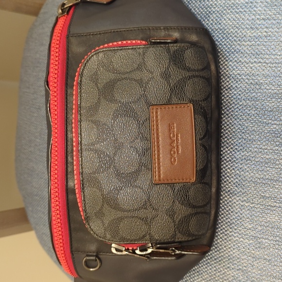 Coach Track Belt Bag in Leather and Signature Canvas - Picture 2 of 8